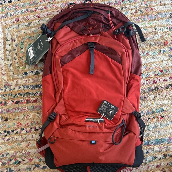 Osprey MANTA 34 Oak Leaf Orange Backpack - Picture 1 of 7